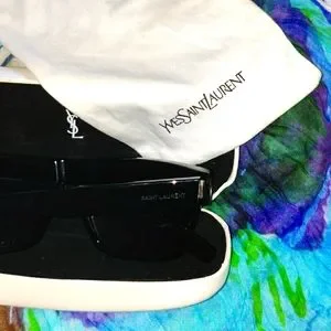 Yves Saint Laurent | Accessories | Yves Saint Laurent Bold 5  display picture 3